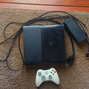 Xbox 360 all wires and controller with no batterie